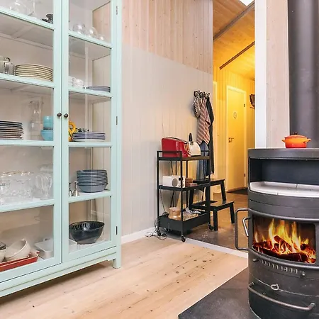 8 Person In Humble-by Traum