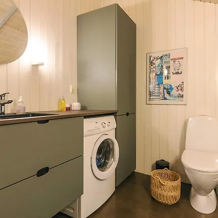 8 Person In Humble-by Traum